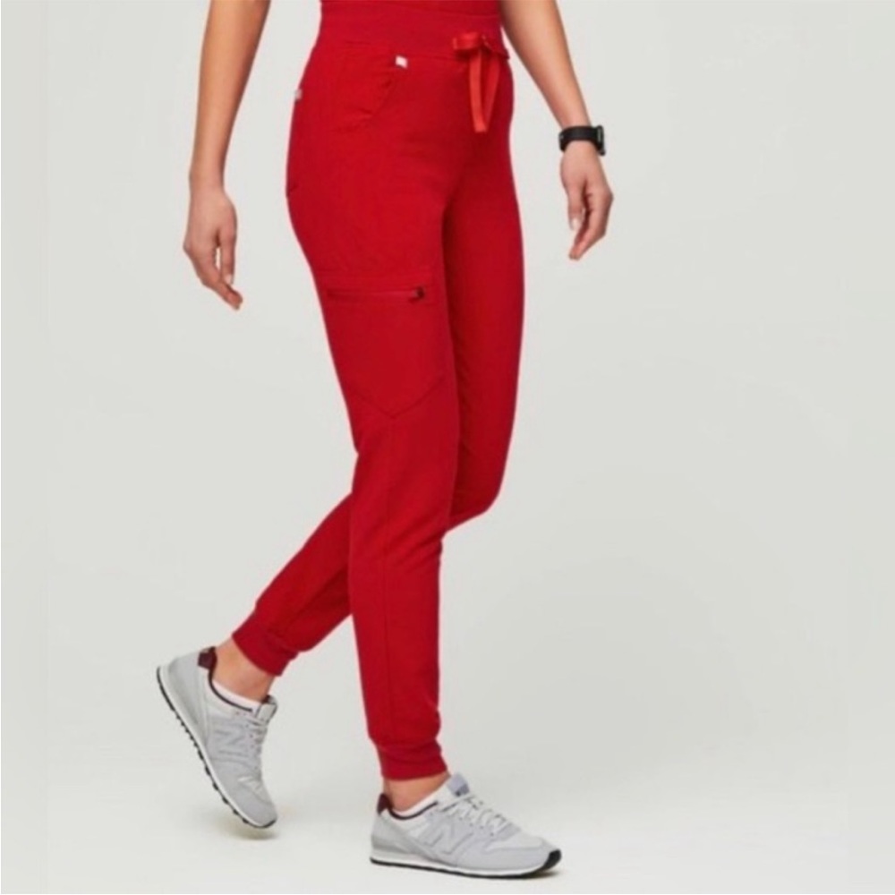 FIGS women's Winning Red
Zamora™M - Jogger
Scrub Pants - S /
Winning Red
